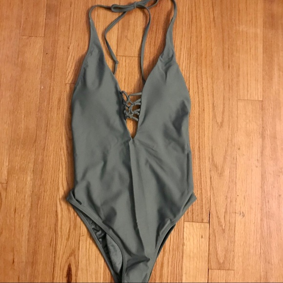 Sold ✅ NWT Volcom one piece swimsuit plunge - Picture 4 of 15